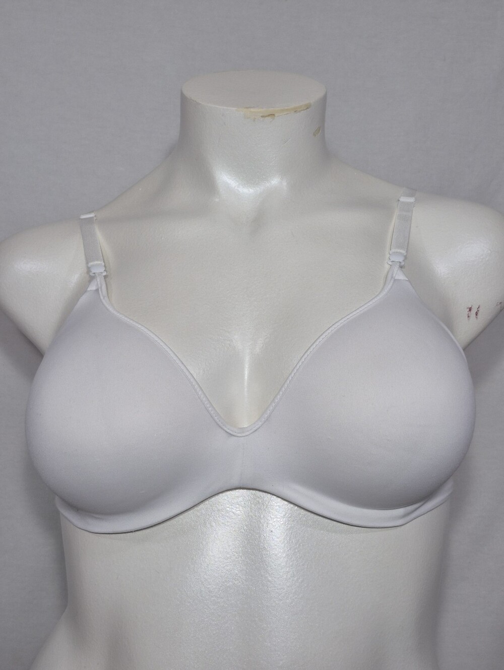 38D‎ Hanes HU06 Invisible Look Convertible UWnderwire Bra White